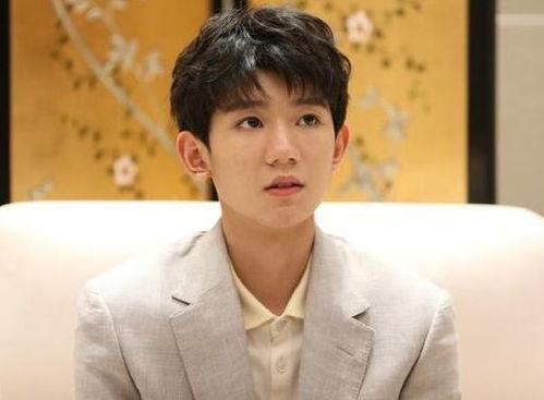 王源舒淇吃瓜娱乐